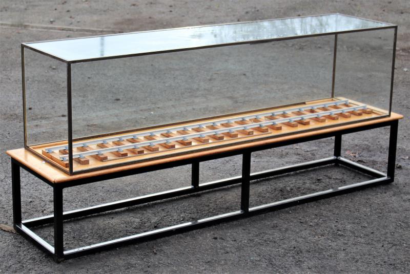 5 inch gauge display stand with glass case